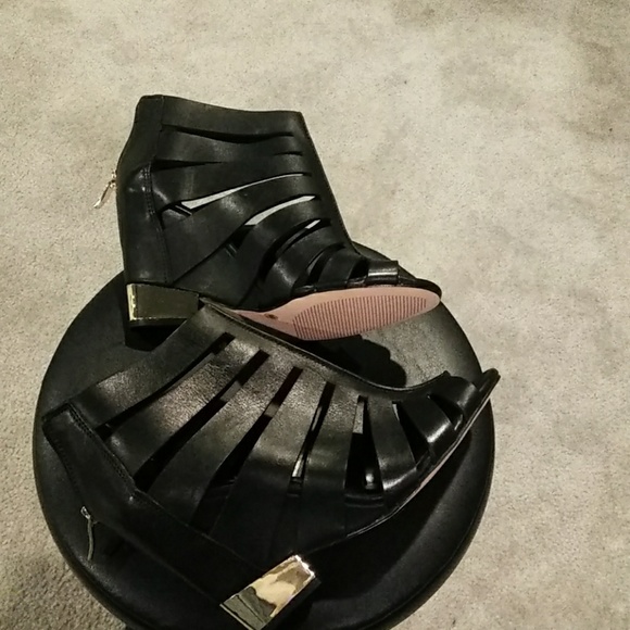 BCBG Generation wedges. - Picture 2 of 4